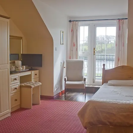 Anchor House Only Newport (Mayo)